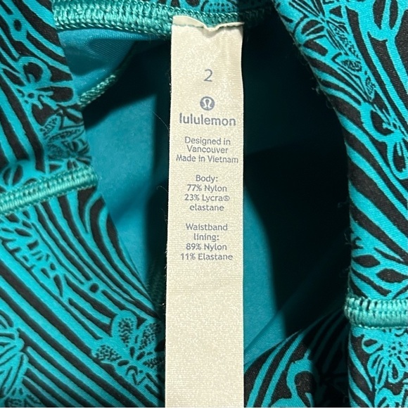 Lululemon In Movement Crop Everlux 19" in Kitakami Spirit Green Black 2 - Picture 8 of 9